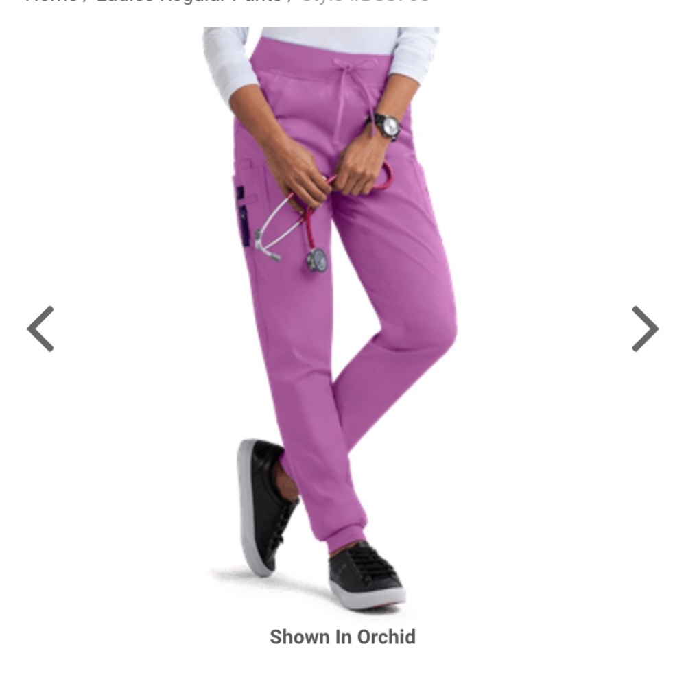UA butter-soft cargo jogger scrub pants NWT